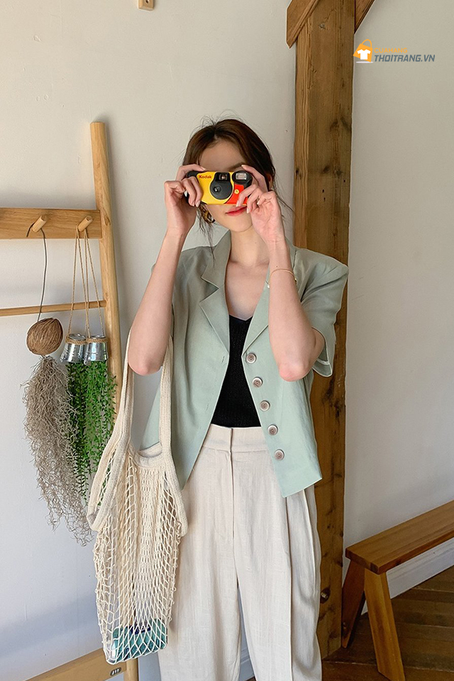 Áo blazer tay ngắn phối áo thun
