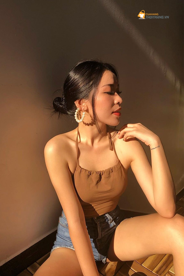 Áo yếm dây mảnh quyến rũ