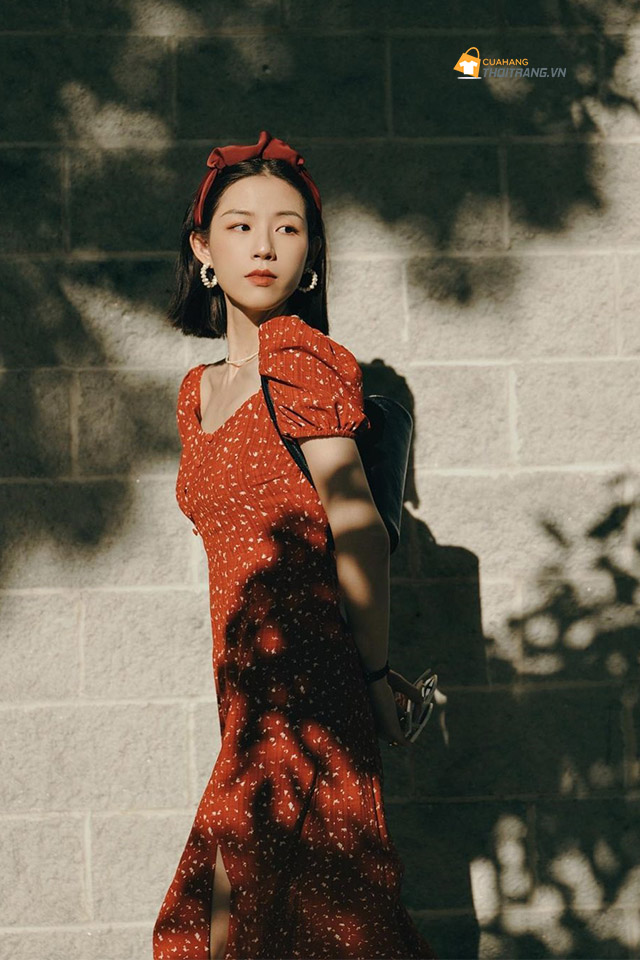 Đầm hoa nhí màu đỏ phong cách Retro