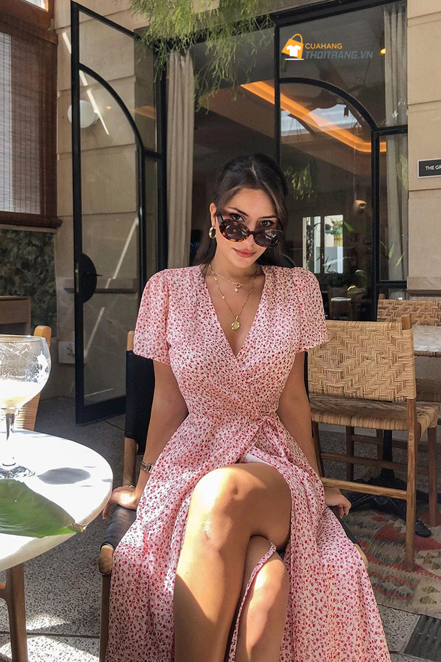 Váy cổ chữ V sexy phóng thoáng